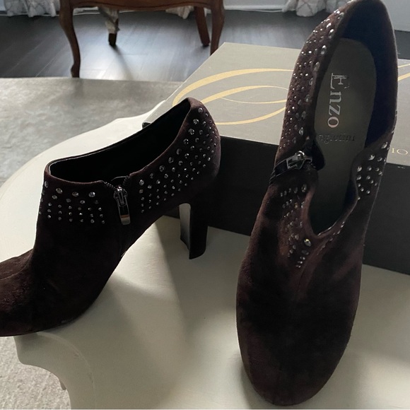 Brown suede ankle booties - Picture 4 of 4